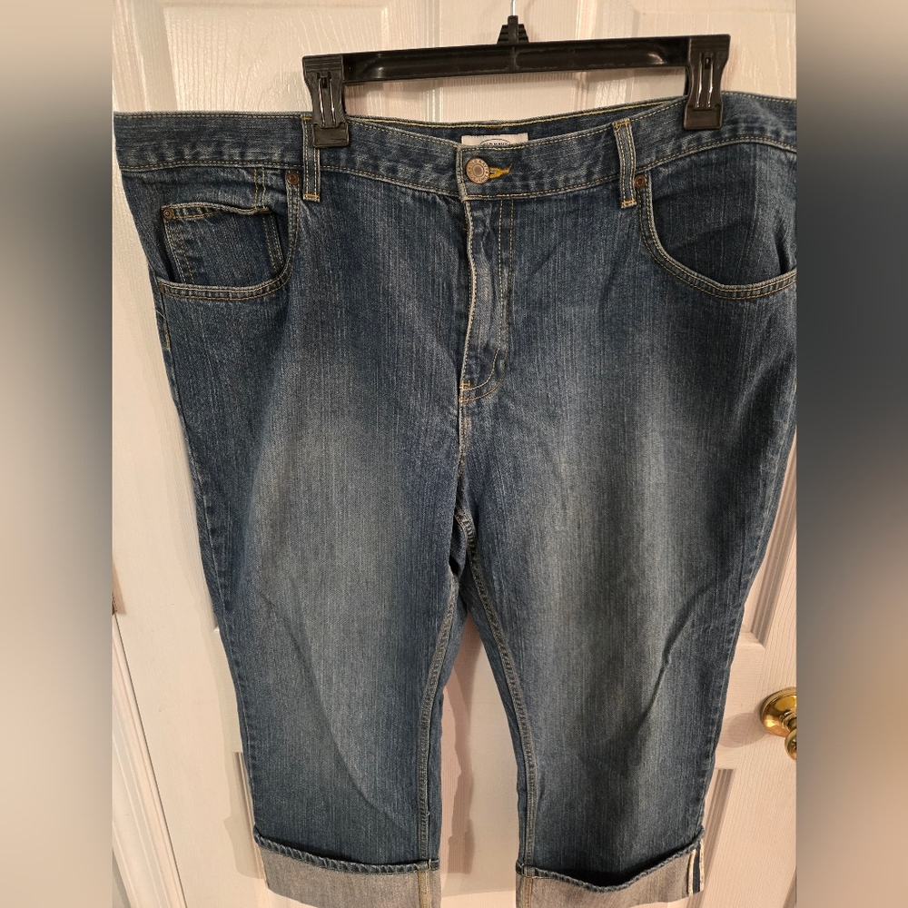 Old Navy Womens Relaxed Fit Blue Denim Capris Size 20. Y2kish